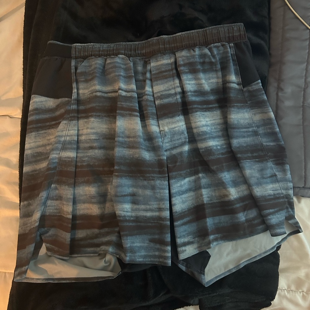 Lululemon Men Surge Shorts 6" Large